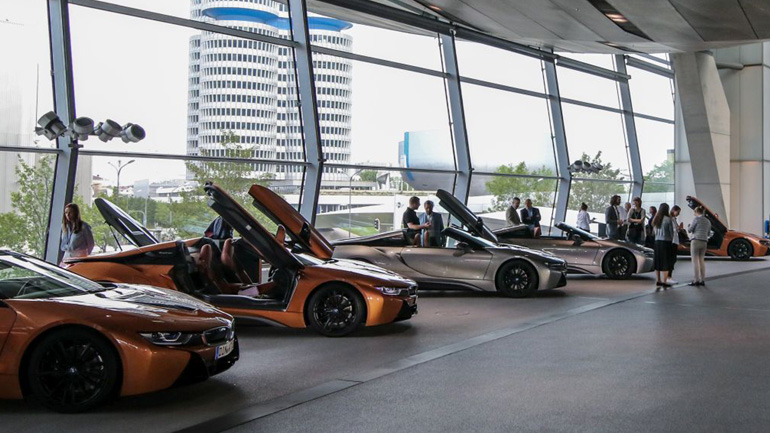 Ξεκίνησαν οι παραδόσεις του i8 Roadster